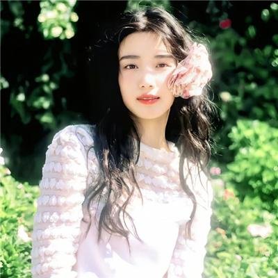 时尚女王：Iris的华丽传奇