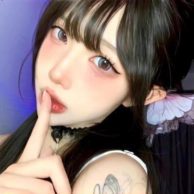 街上流行红裙子